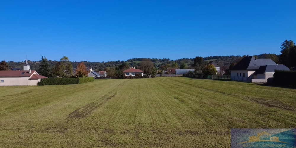 terrain à LAMARQUE PONTACQ (65380)